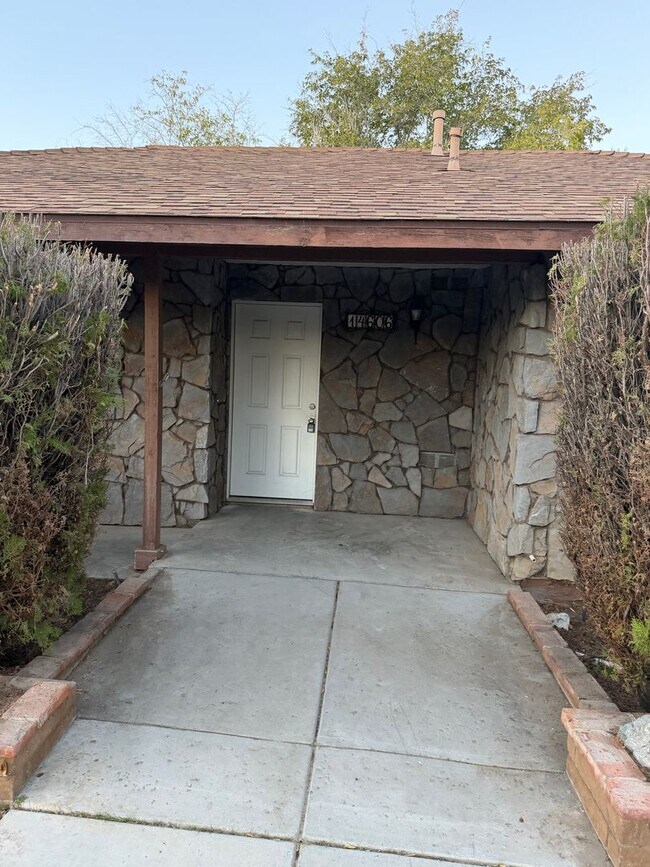 Foto del edificio - 14606 Riverside St