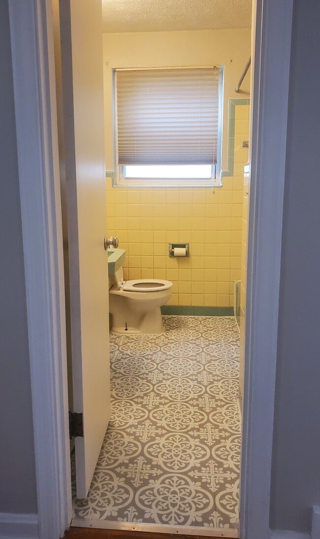 Bathroom - 1457 Hoffner St, Unit 3