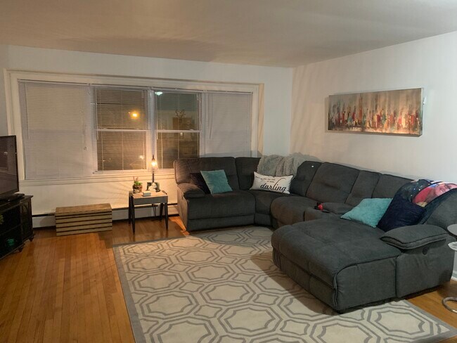 Foto del edificio - 6526 W Higgins Ave