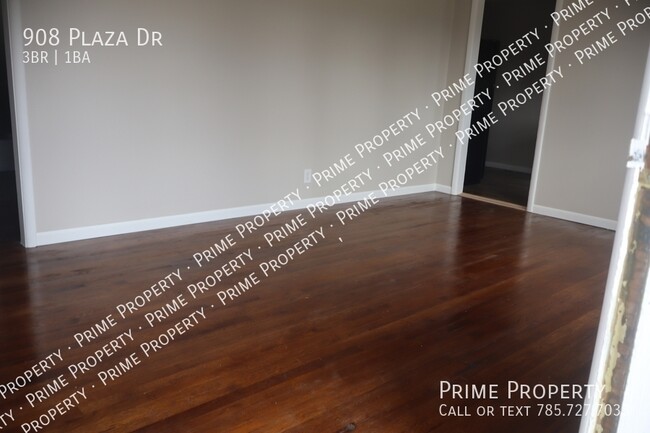 Building Photo - 908 Plaza Dr