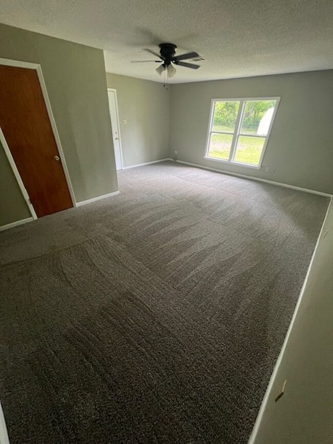 Building Photo - 204 Cedar- 3b 2bth house $1,500/mo.