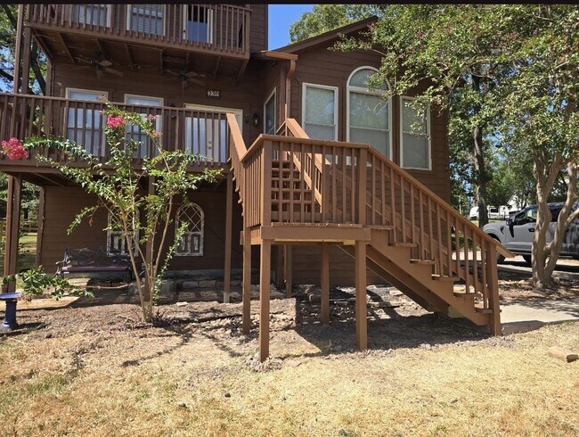 Foto del edificio - 330 Holiday Ln