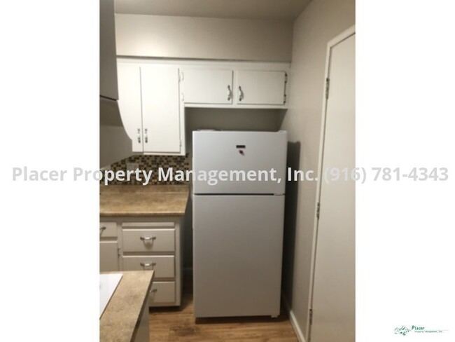 Building Photo - 3 Bedroom  1 bath Home w/Big Backyard