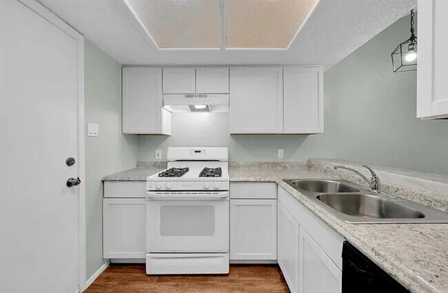 Foto del edificio - 16009 Stoneham Cir