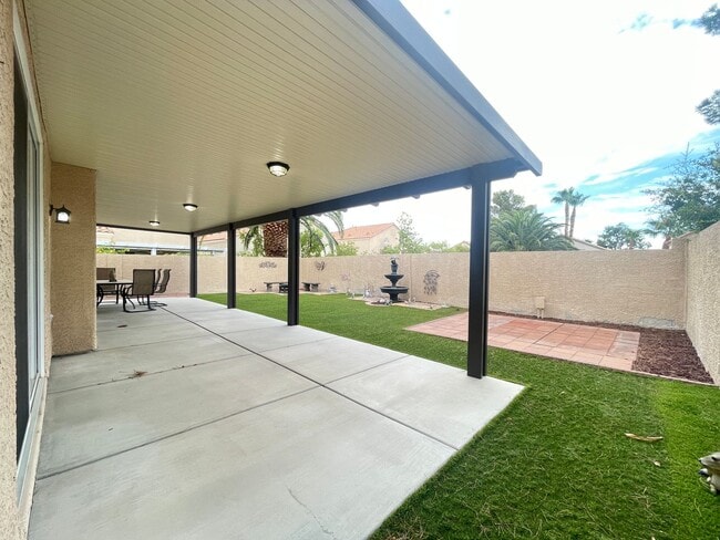 Building Photo - Gorgeous 2-story home in the Green Valley ...