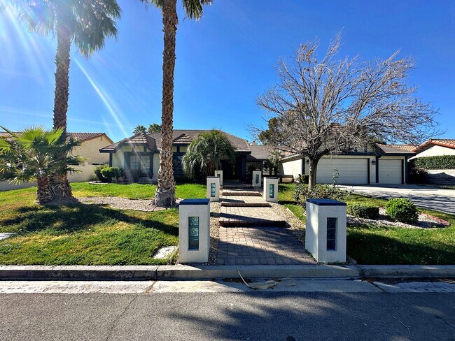 Foto del edificio - Green Valley Luxury Single Story: Pool, Putting Green, 4 Bedrooms, SOLAR!