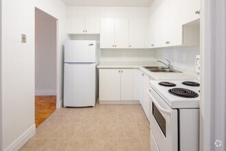 Interior Photo - 2550 Kingston