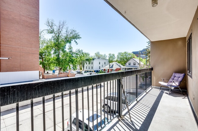 Back Alley and Carport - 1033 15 Av SW