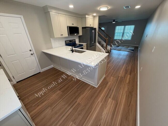 Foto del edificio - Beautiful Townhome in Olathe-Coming SOON!!