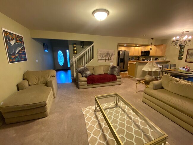 Foto del edificio - 2443 Hillbrook Cir