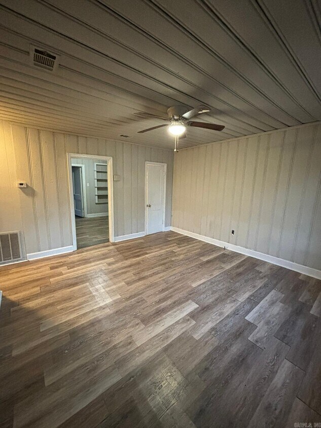 Foto principal - 124 College Park Cir