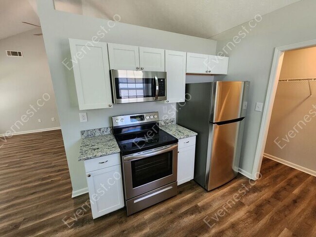 Building Photo - 230 Bridgeport Ln