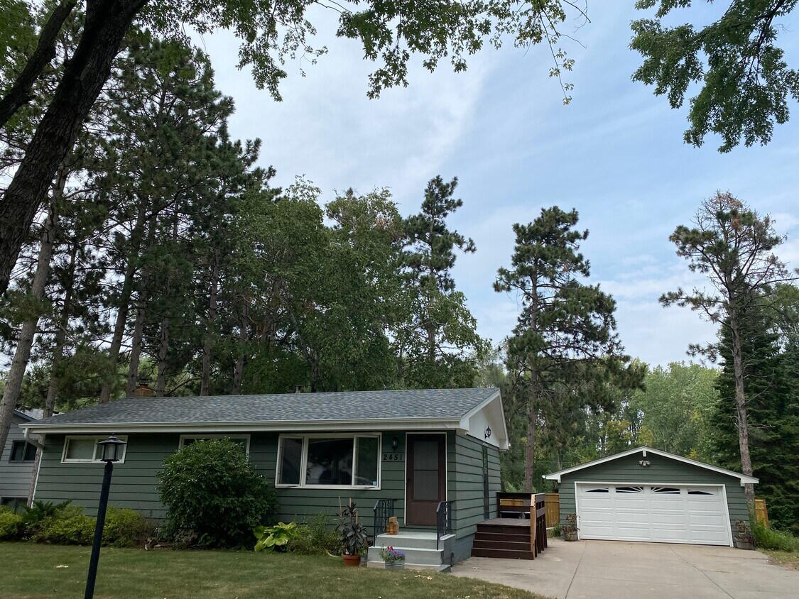 Foto principal - 2451 Sherwood Rd