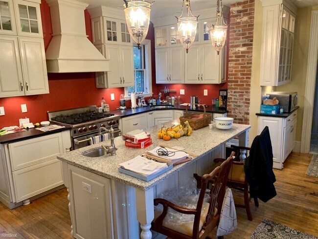Building Photo - 3 br, 2 bath Apartment - 984 Chestnut St