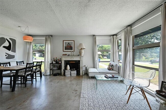 Building Photo - 1513 Corona Dr