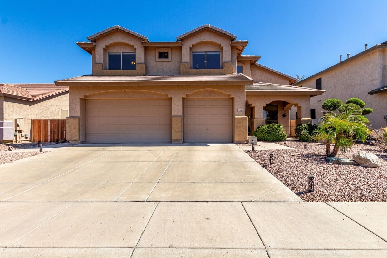 Foto principal - Spacious 4BR House in Glendale