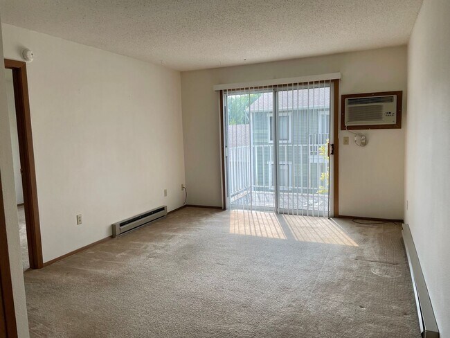 Building Photo - 2 bed, 2 bath in South Fargo!
