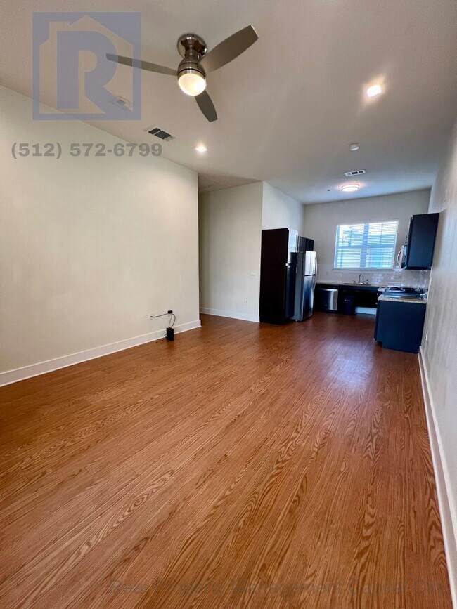 Building Photo - Comfortable 2-bedroom, 2-bathroom Condo wi...
