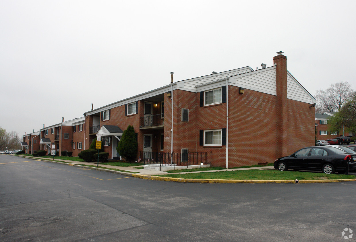 Primary Photo - Sussex Square Apartments