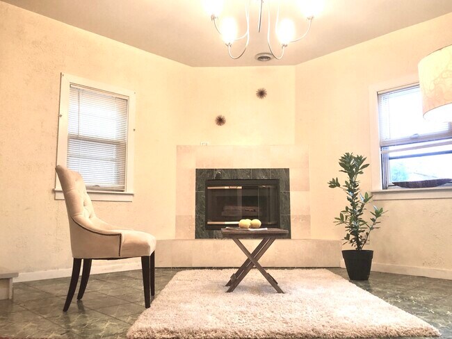Foto del edificio - 2318 W 24th Pl