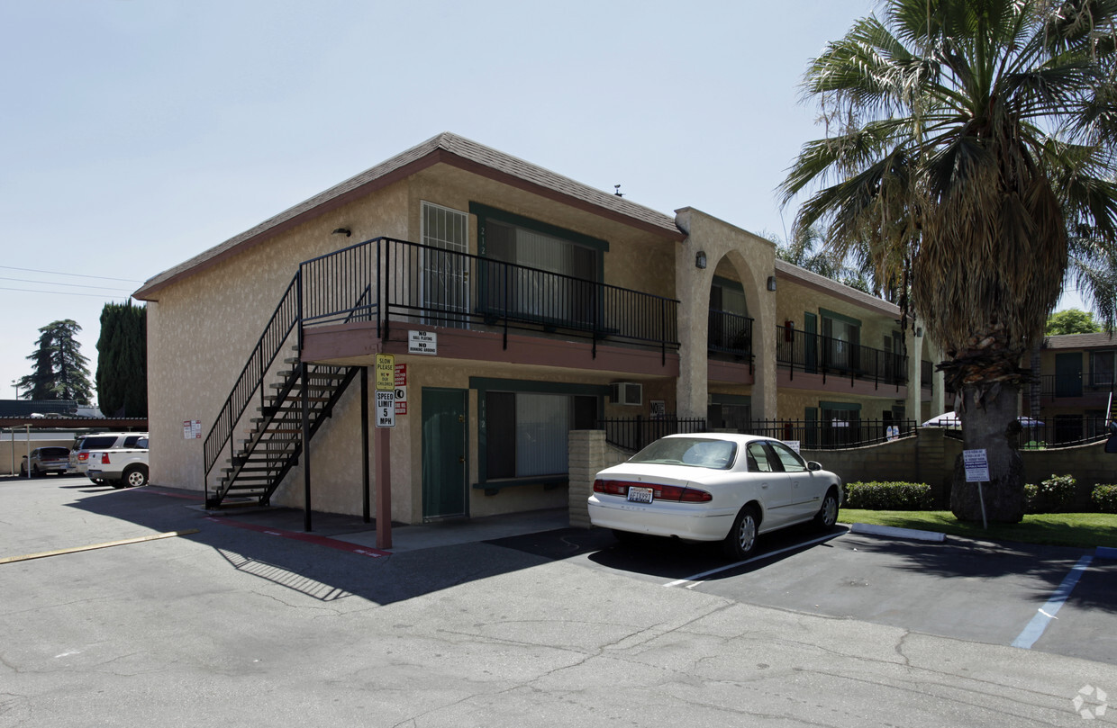 Building Photo - Las Palmas Apartments