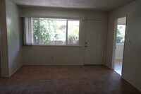 3 bedroom 1 bath duplex in the wonderful city of Fair Oaks!