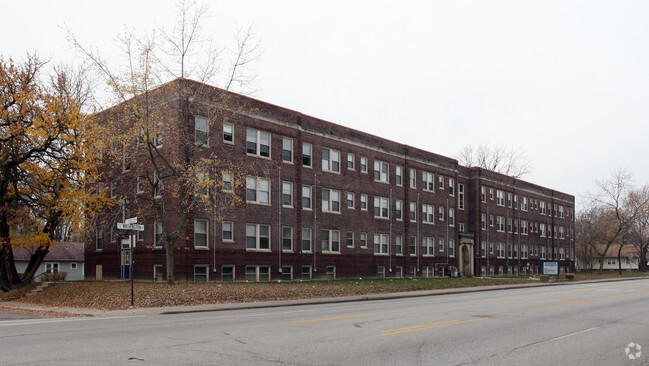 Building Photo - Gladstone Apartments