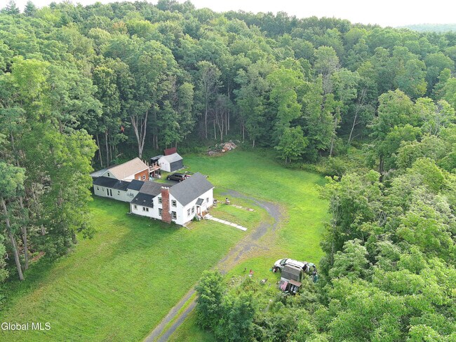 Foto del edificio - 820 Valley Falls Rd