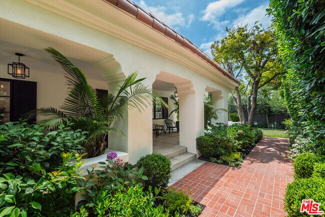 Foto del edificio - 14226 Chandler Blvd