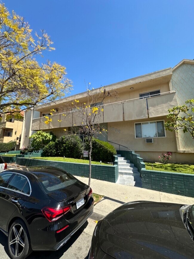 Foto del edificio - 1032 N Gardner St