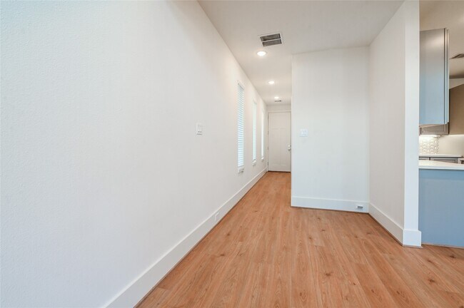 Foto del edificio - 7609 Victory Reserve St