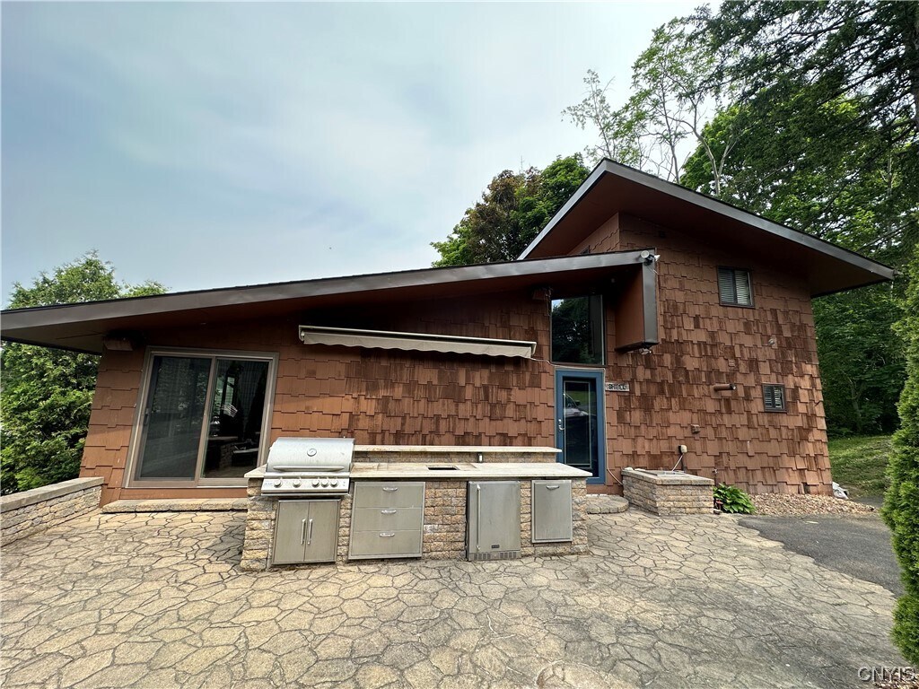Primary Photo - 2437 E Lake Rd