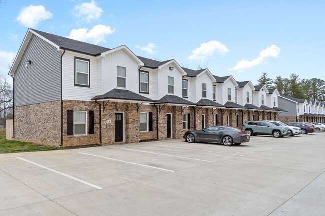Interior Photo - Golf Club Ln - 1625