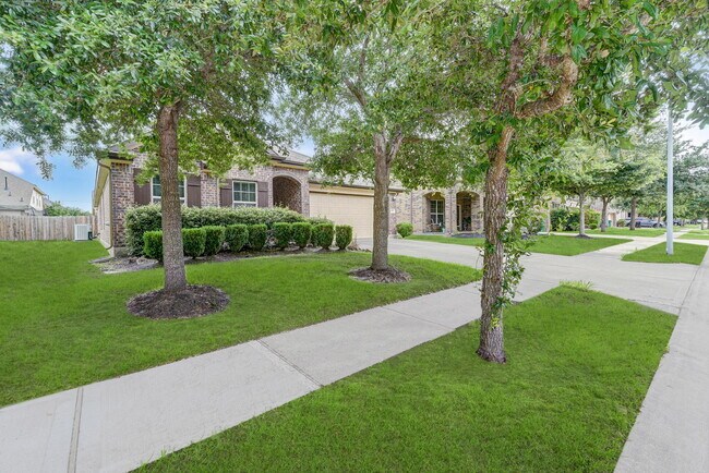 Foto del edificio - 6818 Hunters Way Ln