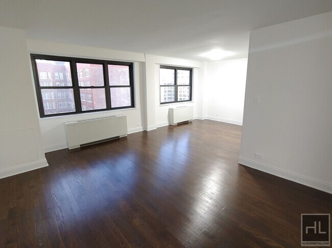 Building Photo - E 16 ST