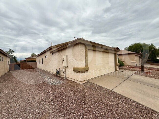 Building Photo - 10065 E Paseo Juan Tabo
