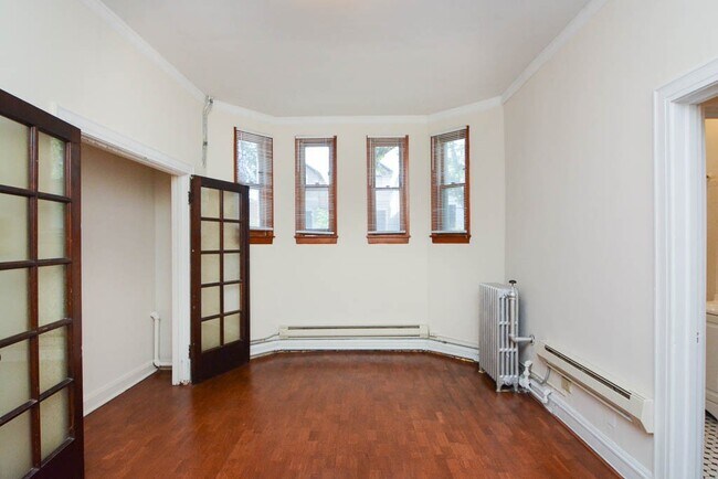 Building Photo - 4650 N Paulina St