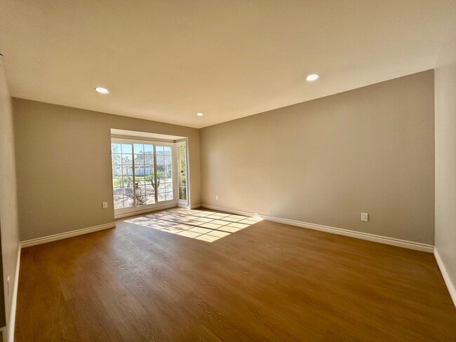 Foto del edificio - Welcome Home! Beautifully Renovated 3-Bedr...