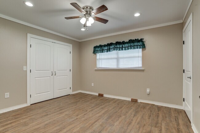 Building Photo - 221 US-62