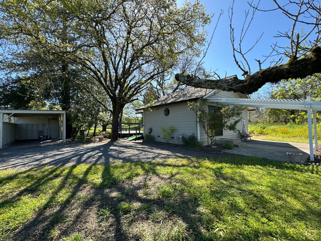 Primary Photo - 640 square foot 1 bedroom, 1 bath private ...