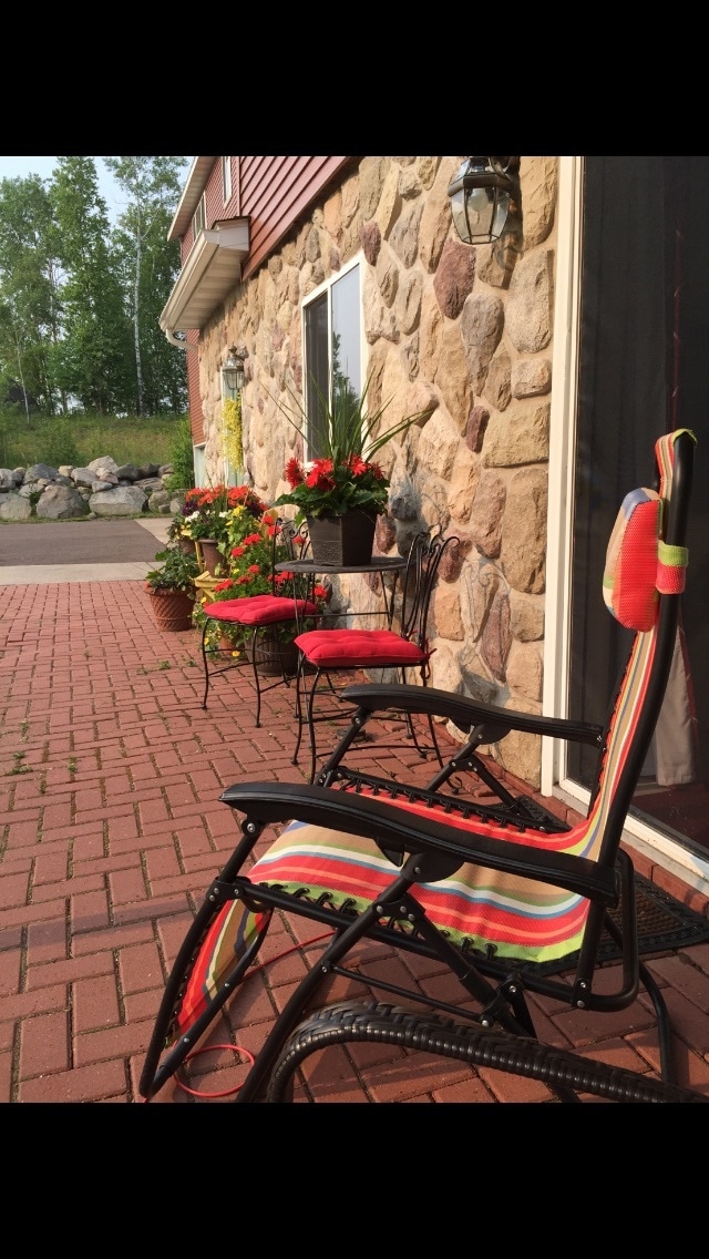 Building Photo - 5185 Samuelson Rd Building Photo - 5185 Samuelson Rd