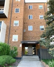 Building Photo - 1200 Golden Cir