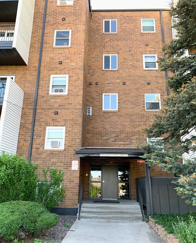 Foto principal - 1200 Golden Cir