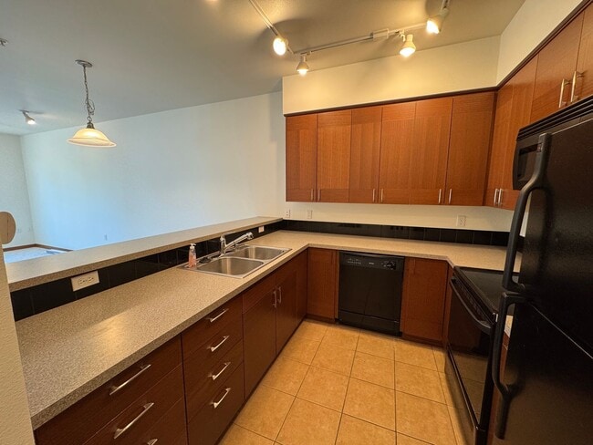 Building Photo - 910 Gladstone St