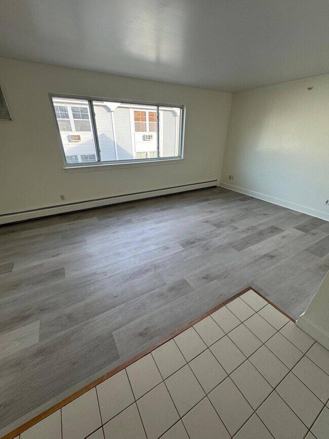 Building Photo - 103 Cove Ct