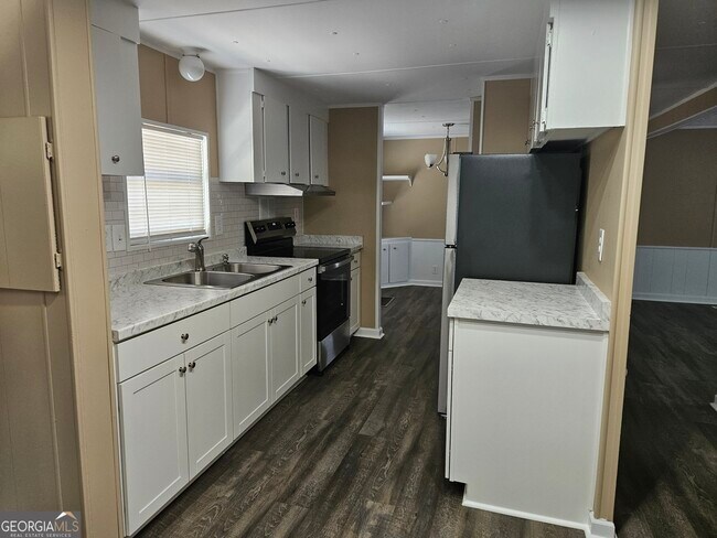 Foto del edificio - 647 Buck Creek Rd