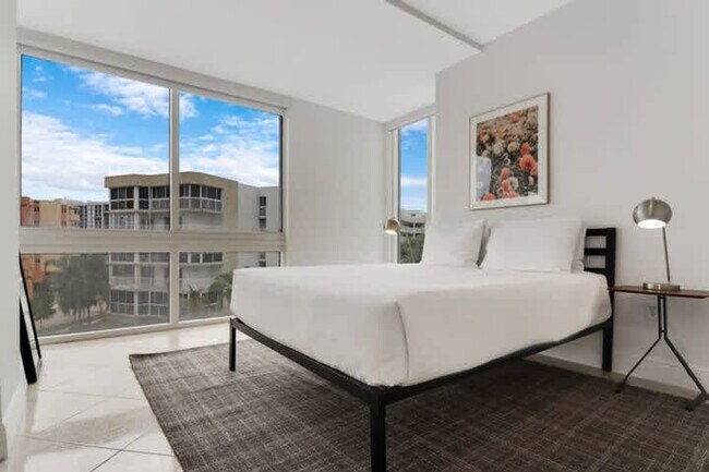 Foto del edificio - 225 179th Dr