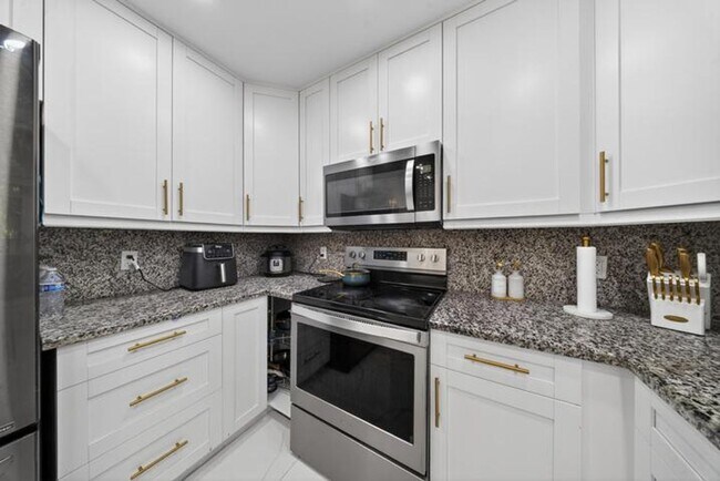 Building Photo - 849 Camellia Dr