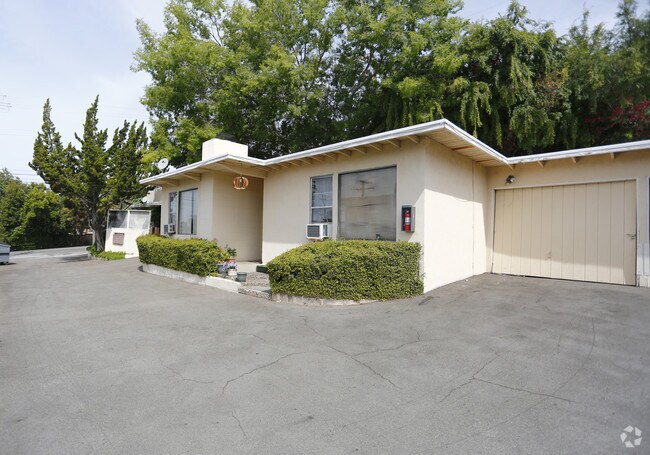 Building - 2688 Lake Ave