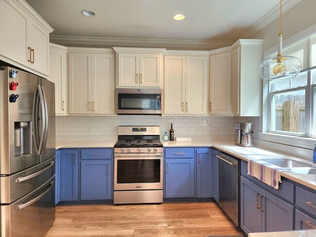 Foto del edificio - Stunning 2-story Home in the Coveted East ...